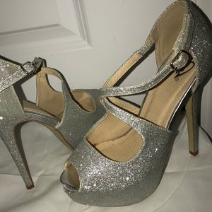 SILVER SPARKLE PUMPS! 7.5